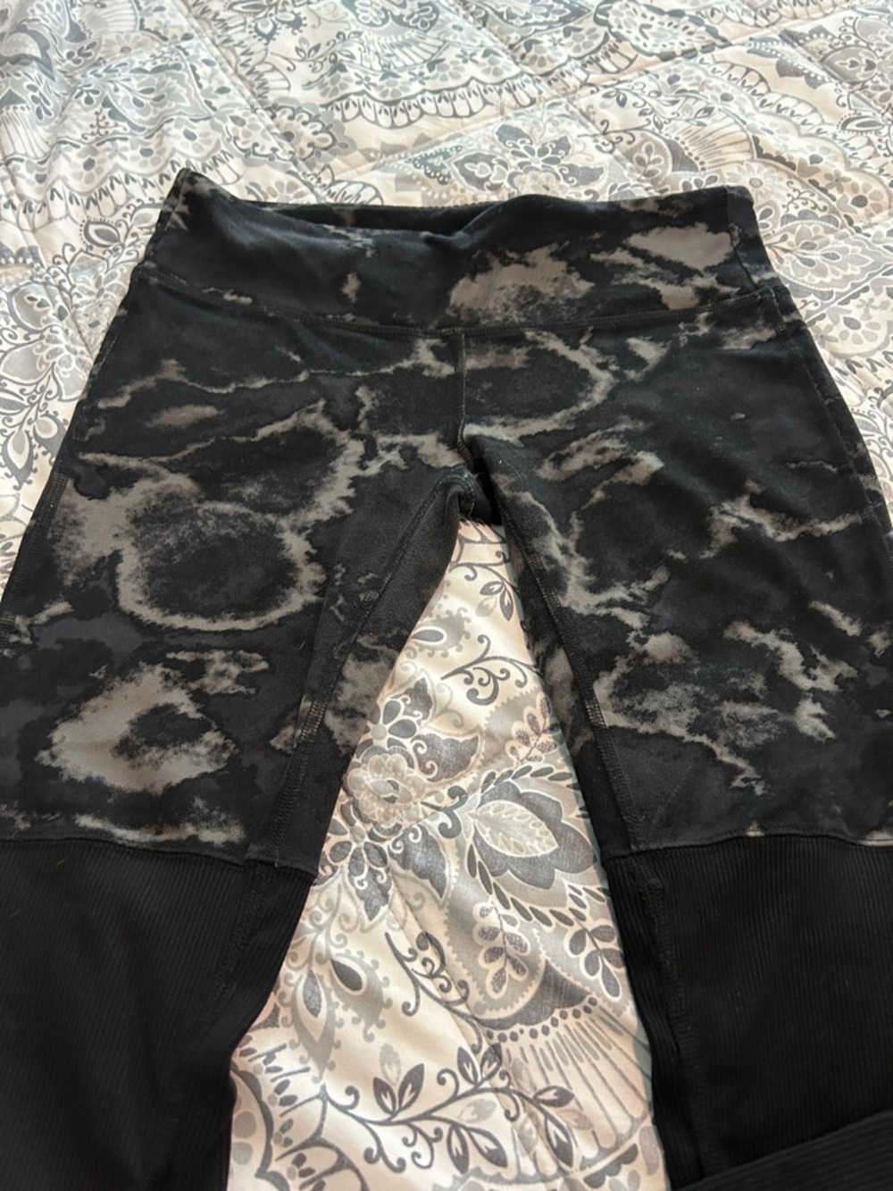 Women's Black and Gray Tie-Dye Panel Leggings - Picture 3 of 4